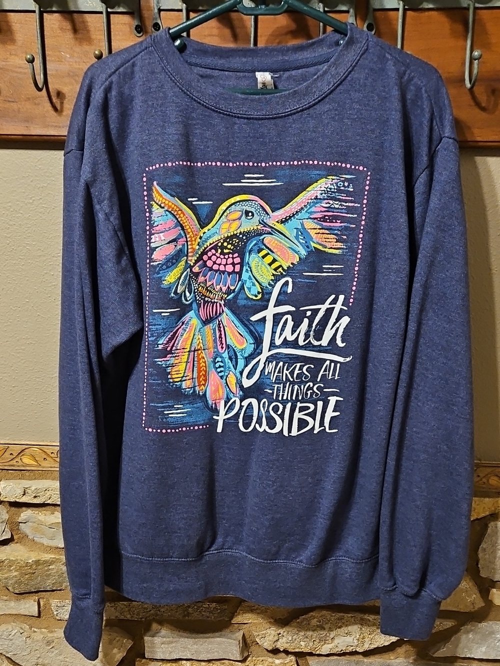 Love Faith Hummingbird Crewneck Size Large